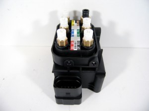 Блок клапанов пневмоподвески Mercedes ML W166 Mercedes